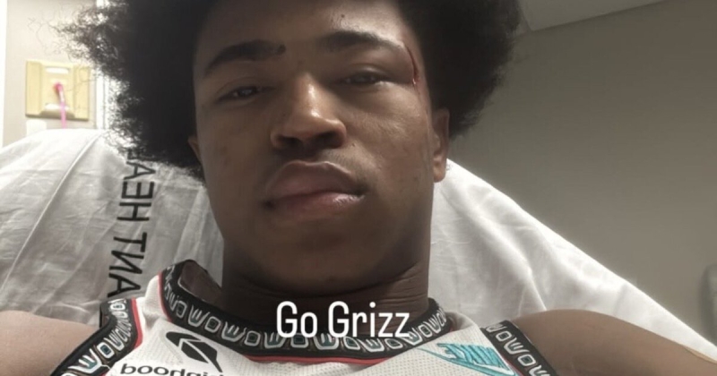 Джейлен Уэллс сильно ударился головой и сломал правое запястье из-за неспортивного фола 2-й степени Кей Джей Симпсона