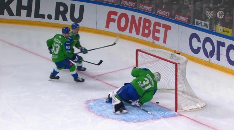 Судьи не засчитали гол «Сибири» в 7-м матче с «Салаватом» после просмотра. Шайба была на линии ворот после броска Рукавишникова