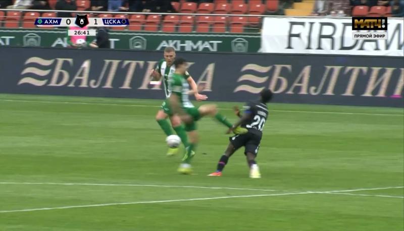Ибишева не удалили за удар шипами в бедро Койта в матче с ЦСКА. Чистяков показал желтую защитнику «Ахмата», на ВАР арбитра не звали